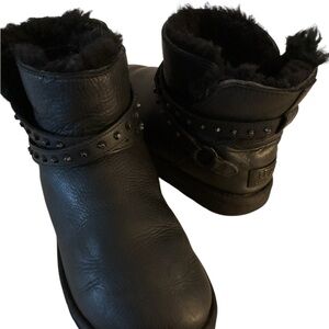 UGG women Black leather stud short  classic Emerson boots size 6.5